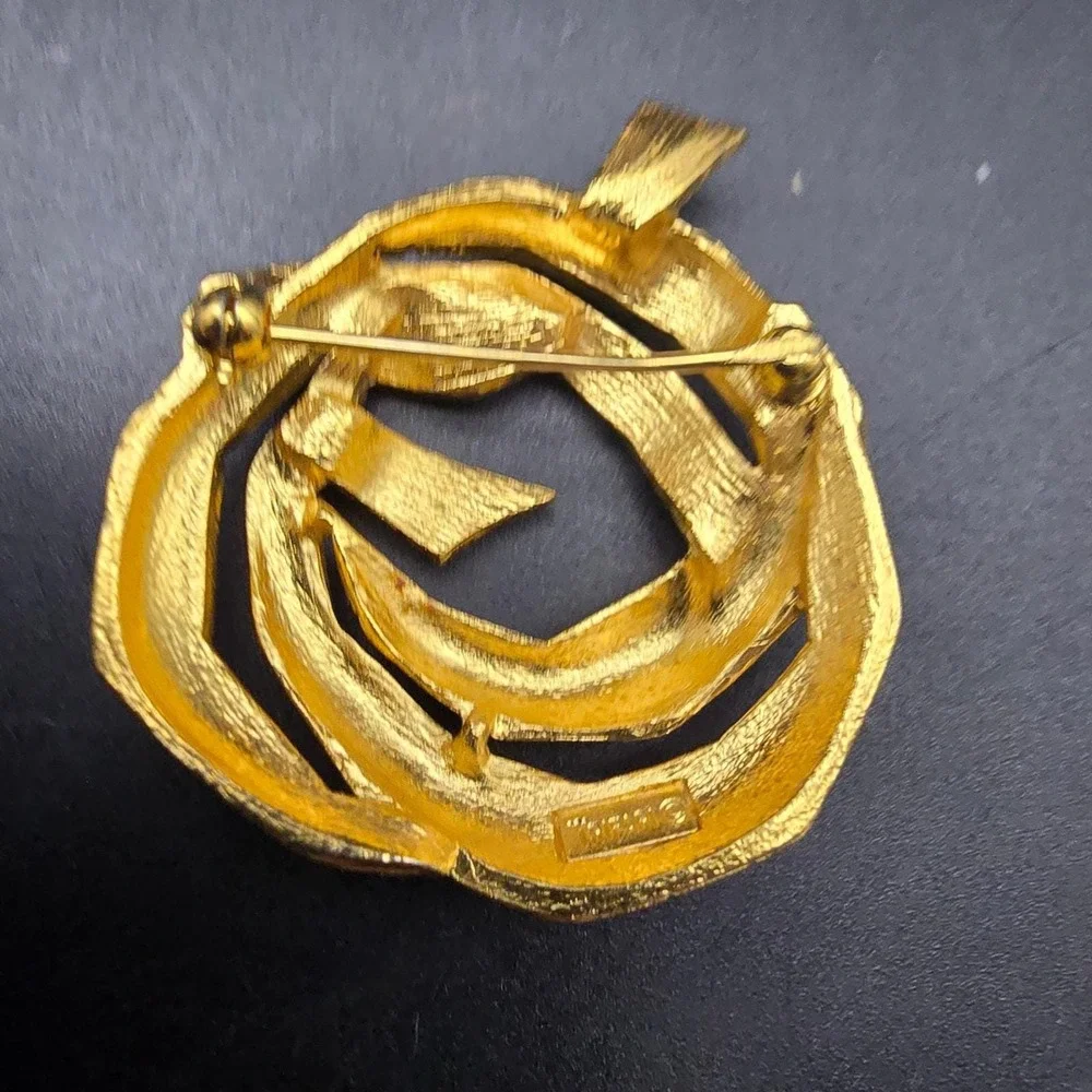 Crown Trifari Twisted Wreath Brooch Gold Tone Vintage Costume Jewelry